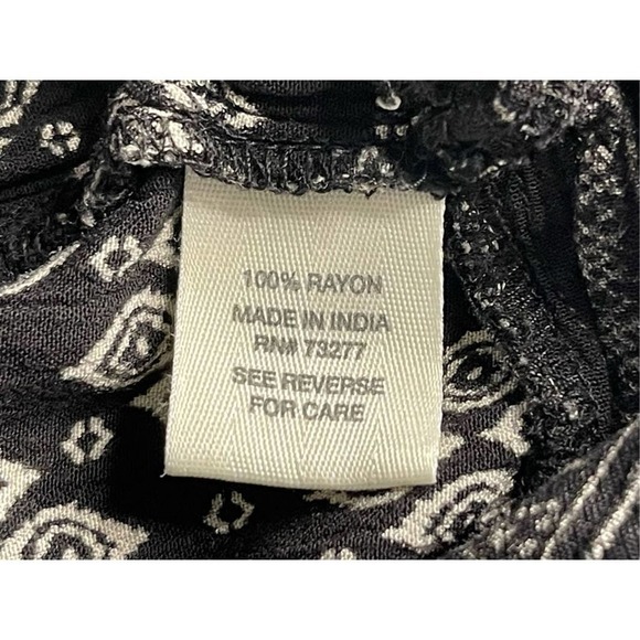 MUDD | WOMEN’S WRAP FRONT ROMPER OPEN BACK BLACK‎ WHITE PRINT SIZE L - Picture 8 of 9